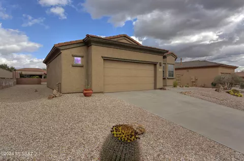 972 W Tenniel Dr, Green Valley, AZ 85614