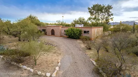 7260 N San Maria Pl, Tucson, AZ 85704