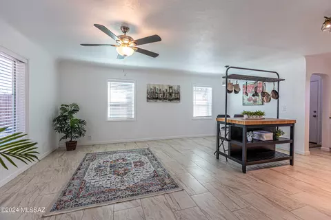 Entry Way - 4244 E Seneca St, Tucson, AZ 85712 photo 2 of 4