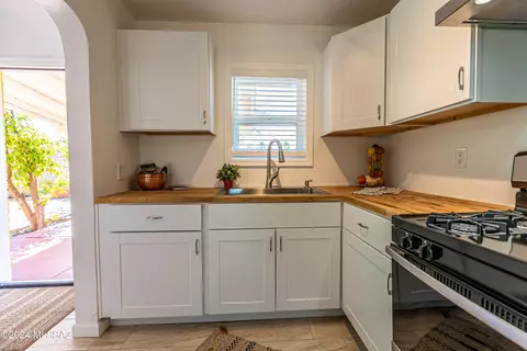 Kitchen - 4244 E Seneca St, Tucson, AZ 85712 photo 6 of 8