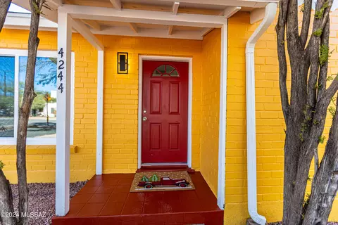 Entry Way - 4244 E Seneca St, Tucson, AZ 85712 photo 3 of 4