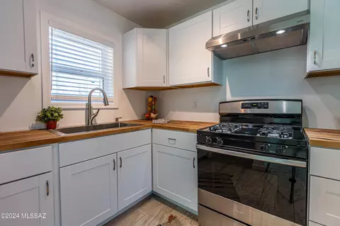 Kitchen - 4244 E Seneca St, Tucson, AZ 85712 photo 1 of 8