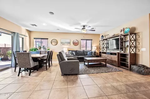8968 N Country Home Ln, Tucson, AZ 85742