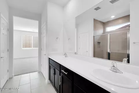 Bath - 12728 E Lightning Ranch Ln, Vail, AZ 85641 photo 2 of 3
