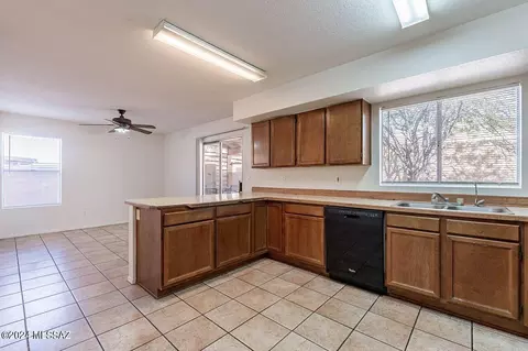 4730 W Latchstring Ct, Tucson, AZ 85741 photo 7