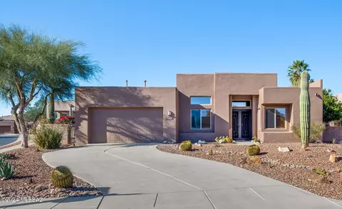 13801 N Topflite Dr, Oro Valley, AZ 85755