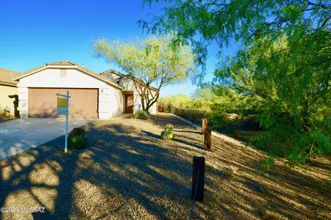18493 S Bellflower Pl, Green Valley, AZ 85614