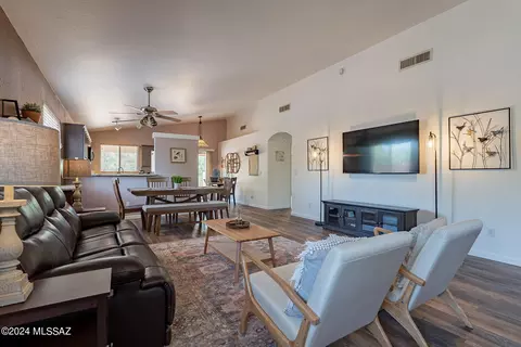 8246 N Paseo Del Rancho Escondido, Tucson, AZ 85741