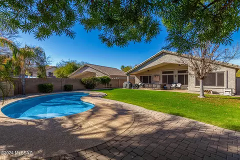 1073 S Roca St, Gilbert, AZ 85296