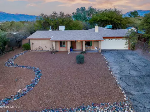 8450 E Marlena Cir S, Tucson, AZ 85715
