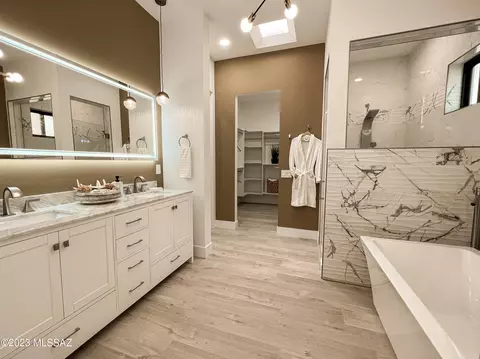 Bath - 2302 E 5th St, Tucson, AZ 85719 photo 2 of 6