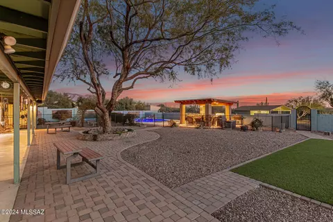 3941 W Flying Diamond Dr, Tucson, AZ 85742