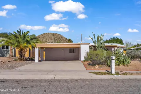 2810 W Desert Crest Dr, Tucson, AZ 85713
