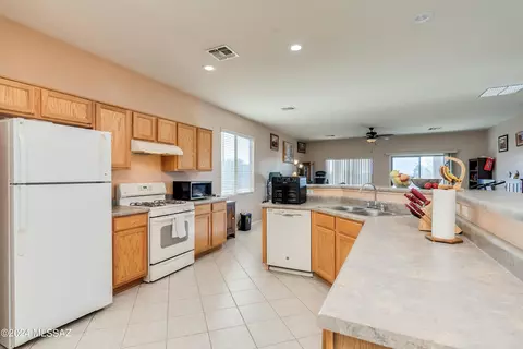 620 E Blue Rock Way, Vail, AZ 85641 photo 6