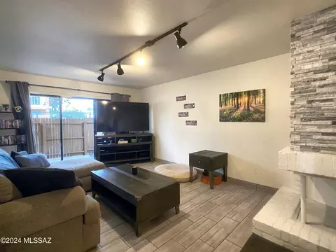 1620 N Wilmot Unit J-109 Rd, Tucson, AZ 85712