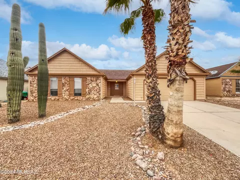 8651 N Newhill Ave, Tucson, AZ 85742