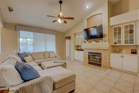 1085 S Suncove Dr, Tucson, AZ 85748