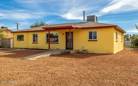 6152 E 24th St, Tucson, AZ 85711