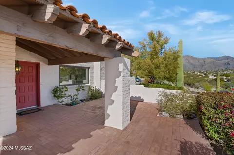 5660 E Paseo Del Suelo, Tucson, AZ 85750