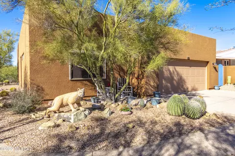 2220 S Flying Q Ln, Tucson, AZ 85713