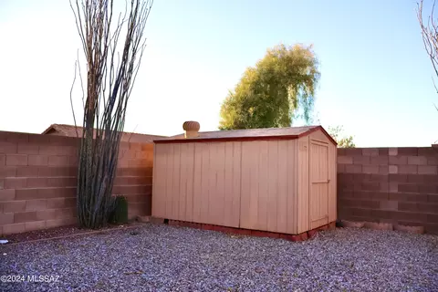9628 E Paseo Del Tornasol, Tucson, AZ 85747 photo 27