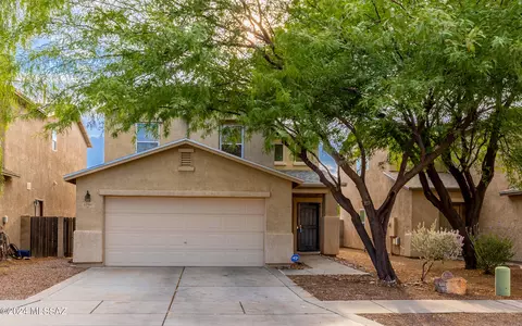6790 S Parliament Dr, Tucson, AZ 85756