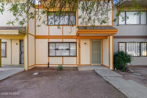 5884 S Del Moral Blvd, Tucson, AZ 85706