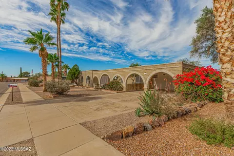 8955 E Maple Leaf Dr, Tucson, AZ 85710
