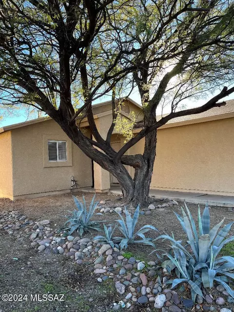 38 E Calle Sevilla, Tucson, AZ 85756