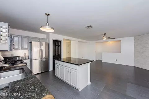 3956 W Pine Creek Way, Tucson, AZ 85745