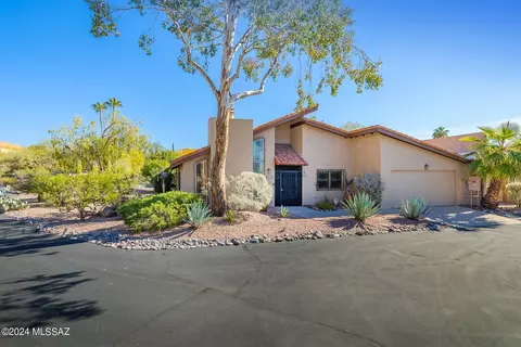 5716 N Calle De La Reina, Tucson, AZ 85718