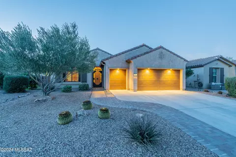 817 N Copper View Dr, Green Valley, AZ 85614