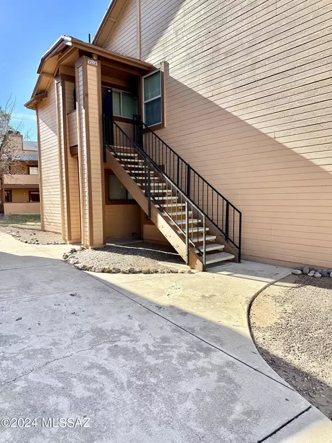 1703 W Midvale Village Dr, Tucson, AZ 85746