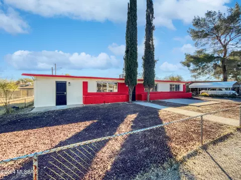 2601 W Aurora Dr, Tucson, AZ 85746