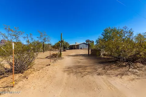 7340 N Ellexson Dr, Tucson, AZ 85743