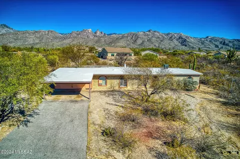 9301 E Shonto Ln, Tucson, AZ 85749