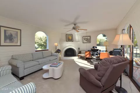 621 W Las Lomitas Rd, Tucson, AZ 85704