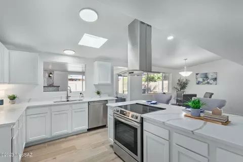 8641 E Shiloh St, Tucson, AZ 85710
