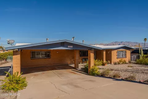 2210 W Wagon Wheels Dr, Tucson, AZ 85745