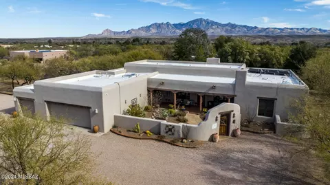 2319 Balderrain Ln, Tubac, AZ 85646