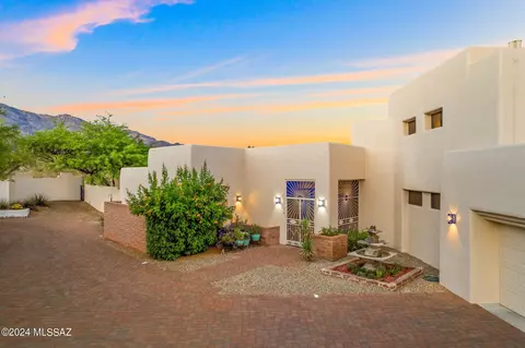 5602 N Camino Arenosa, Tucson, AZ 85718