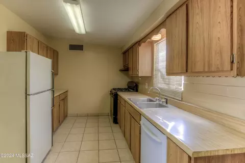 1620 E Minorka St, Tucson, AZ 85706 photo 13