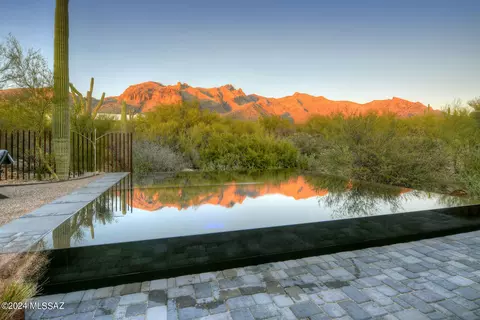 3219 E Table Mountain Rd, Tucson, AZ 85718