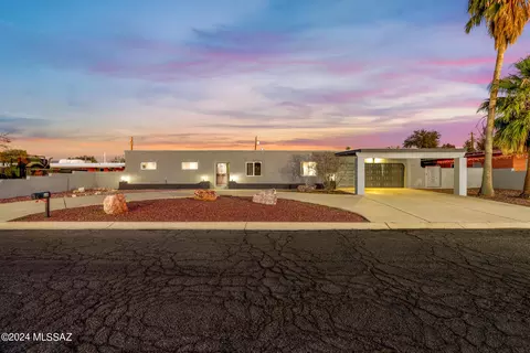 68 N Placita Del Saco, Tucson, AZ 85710