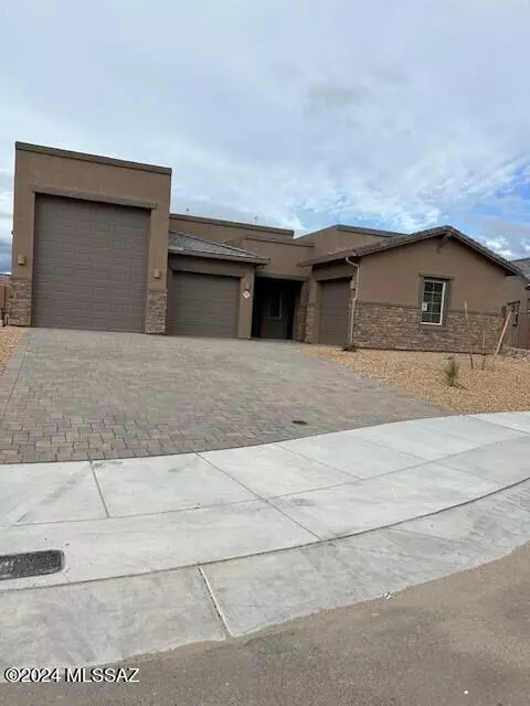 7927 S Desert Indigo Dr, Tucson, AZ 85747