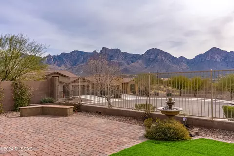 882 E Strada Patania, Tucson, AZ 85737