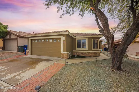 8390 E Bowline Rd, Tucson, AZ 85710