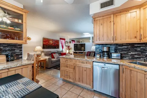 101 W Calle Del Ano, Green Valley, AZ 85614