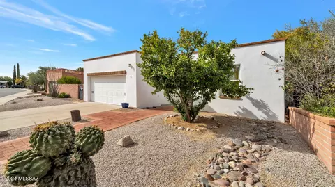 336 S Paseo Chico, Green Valley, AZ 85614