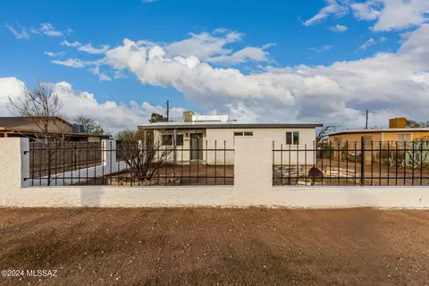 6824 S Burcham Ave, Tucson, AZ 85756